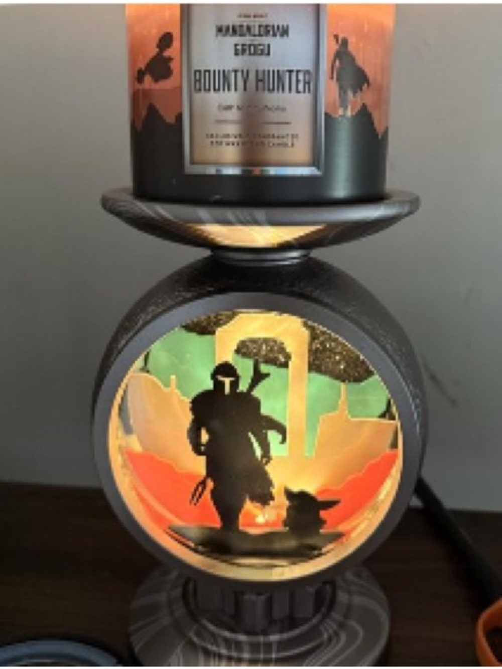 NWT LIMITED RELEASE STAR WARS MANDALORIAN LIGHT UP PEDESTAL